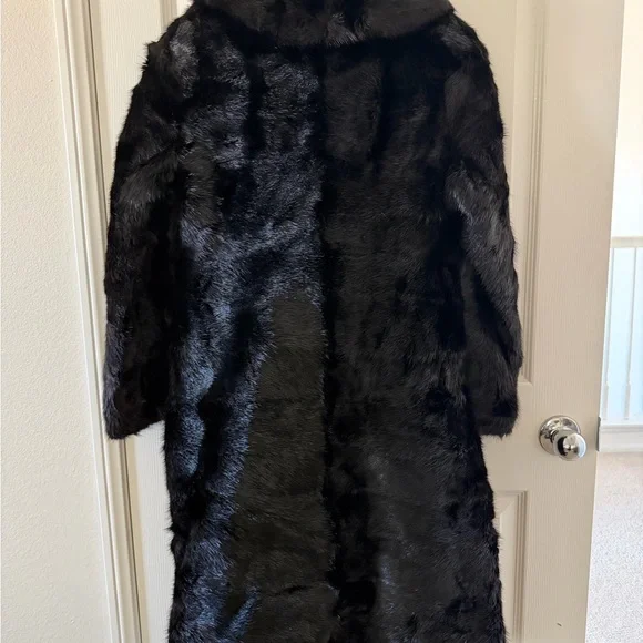 Elegant Black mink Fur Coat - Picture 2 of 3